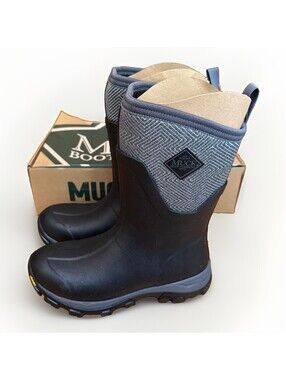 NIB Muck Boots Arctic Ice Grip Mid Rain Boots Women's Black  ASVMA101 Women 7